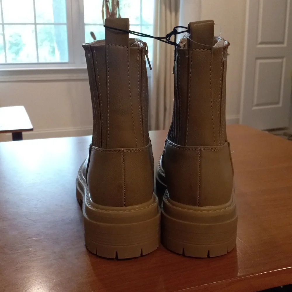 NWT 8.5 TT Ankle Boots Tan Memory Foam Comfy Slouchy Combat Moto Lug Chelsea